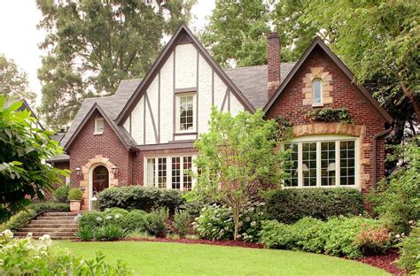 what is a tudor house style